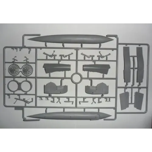Збірна модель літака Збірна модель 1:48 радянського літака-розвідника МіГ-25 РБТ, ICM48901 1:48