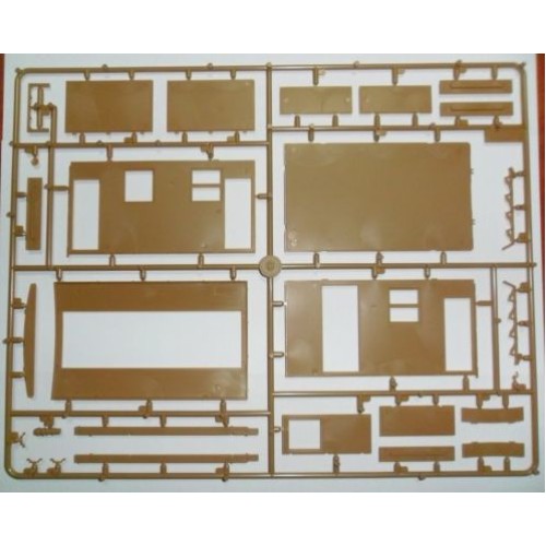 Бронетехніка та артилерія Збірна модель 1:35 Німецький санітарний автомобіль V3000S:SS M Maultier з укриттям ICM 35414