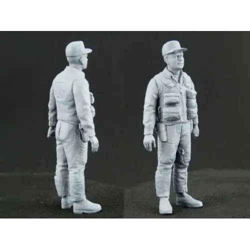 Сборная модель самолета Сборная модель 1:48 Самолет B-26K с американскими пилотами и техниками ICM 48280 1:48