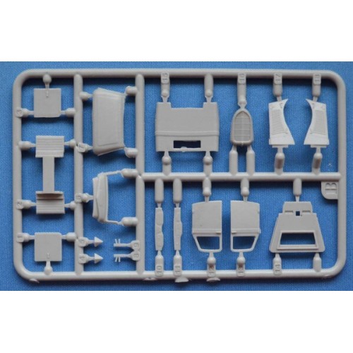 Авто-мото Збірна модель 1:72 Німецька вантажівка V-8 модель 51 ACE 72585