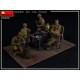 Фігури та мініатюри Збірна модель 1:35 Фігури Вечеря на фронті МініАрт 35325