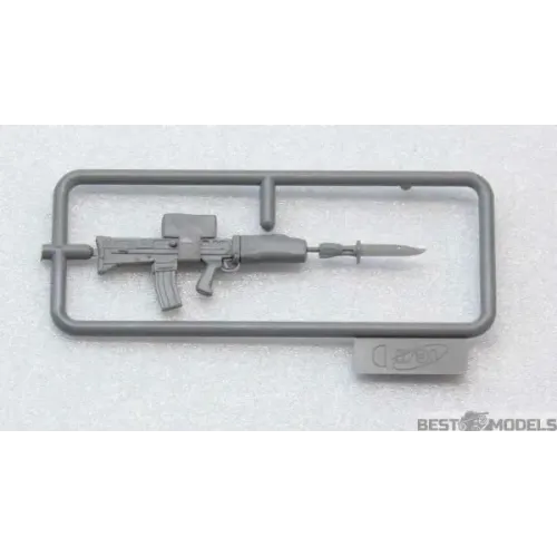 Фигуры и миниатюры Сборная модель 1:16 Фигура Гренадер Королевской гвардии Великобритании ICM 16001