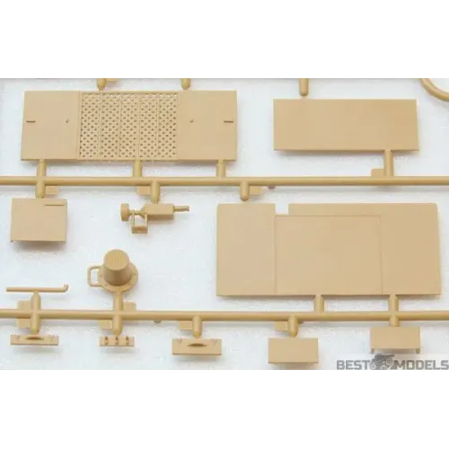 Авто-мото Сборная модель 1:35 Советский автомобиль технической помощи ЗИЛ-131 ICM 35518