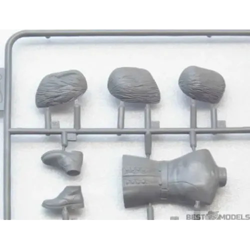 Фигуры и миниатюры Сборная модель 1:16 Фигура Гренадер Королевской гвардии Великобритании ICM 16001