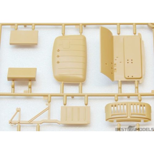 Авто-мото Збірна модель 1:35 Радянський автомобіль технічної допомоги ЗІЛ-131 ICM 35518