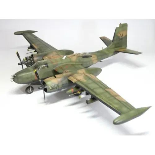 Сборная модель самолета Сборная модель 1:48 Самолет B-26K Counter Invader, (война во Вьетнаме) ICM 48279 1:48