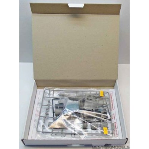 Фигуры и миниатюры Сборная модель 1:16 Фигура Гренадер Королевской гвардии Великобритании ICM 16001