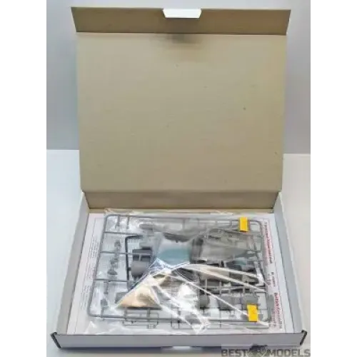 Фигуры и миниатюры Сборная модель 1:16 Фигура Гренадер Королевской гвардии Великобритании ICM 16001