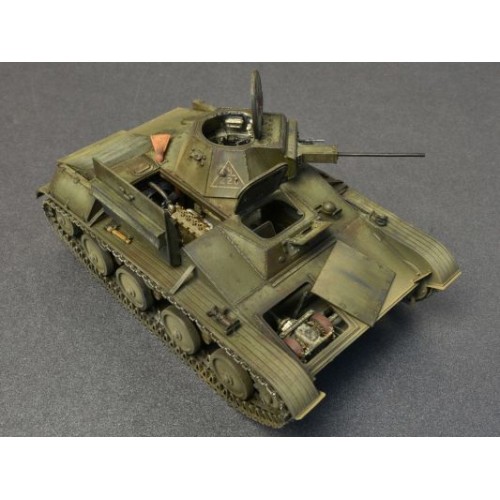 Бронетехніка та артилерія Збірна модель 1:35 Радянський легкий танк T-60 ранніх серій з інтер'єром MiniArt 35215
