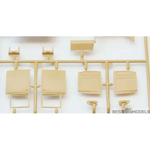 Авто-мото Сборная модель 1:35 Советский автомобиль технической помощи ЗИЛ-131 ICM 35518