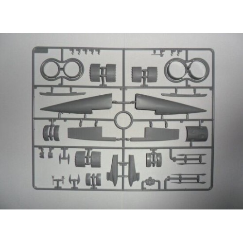 Сборная модель самолета Сборная модель 1:48 советского самолета-разведчика МиГ-25 РБТ, ICM48901 1:48
