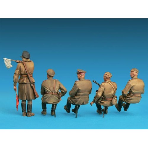 Фигуры и миниатюры Сборная модель 1:35 Фигуры советский экипаж джипа. специальное издание Миниарт 35313