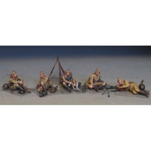 Фигуры и миниатюры Сборная модель 1:35 Фигуры советские солдаты на отдыхе Миниарт 35233