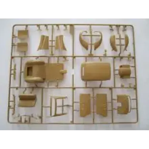 Бронетехніка та артилерія Збірна модель 1:35 Німецький легковий автомобіль Адмірал Кабріолет з фігурами (Друга світова війна) ICM 35471