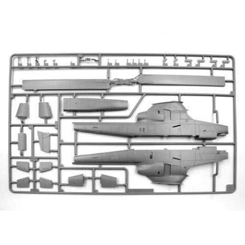 Вертолёты Сборная модель 1:48 Вертолет AH-1G Кобра и аэродромное покрытие США M8A1 ICM 48298