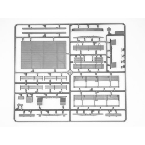 Бронетехніка та артилерія Збірна модель1:35 Радянський вантажний автомобіль ЗіЛ-131 МТО-АТ ICM 35520