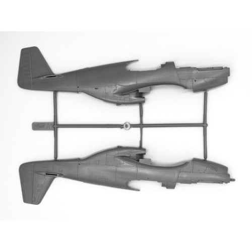 Збірна модель літака Збірна модель 1:48 американський винищувач Мустанг Р-51 В з пілотами і техніками ICM 48125 1:48