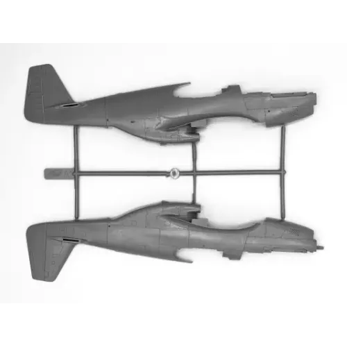 Сборная модель самолета Сборная модель 1:48 американский истребитель Мустанг Р-51 В с пилотами и техниками ICM 48125 1:48