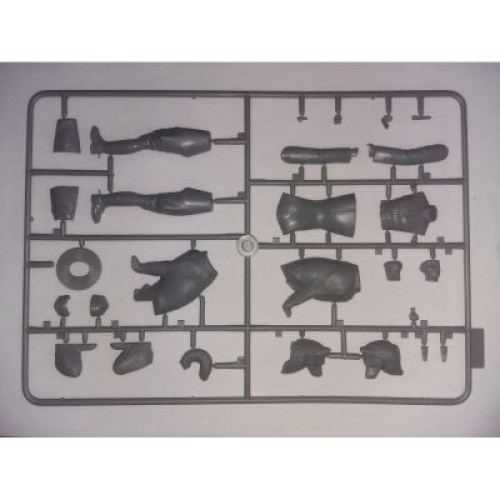 Фигуры и миниатюры Сборная модель 1:16 Фигура Офицер Королевской Канадской конной полиции с собакой ICM 16008