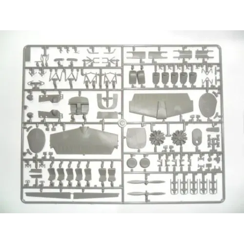 Збірна модель літака C18S, американський пасажирський літак 1:48