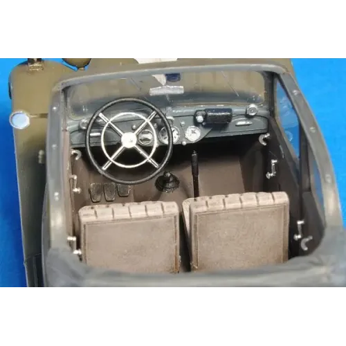 Бронетехніка та артилерія Збірна модель 1:35 Німецький автомобіль МБ ТИП 170V Кабріо салон Miniart 35103