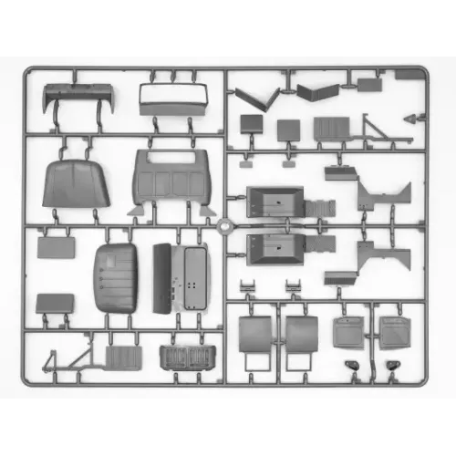 Бронетехніка та артилерія Збірна модель 1:35 Радянський армійський вантажний автомобіль ЗіЛ-131 ICM 35515