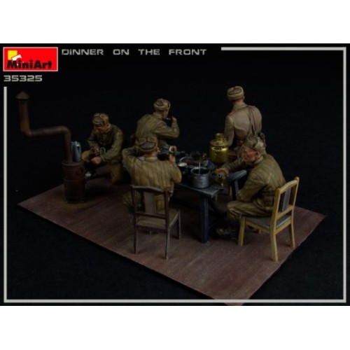 Фігури та мініатюри Збірна модель 1:35 Фігури Вечеря на фронті МініАрт 35325