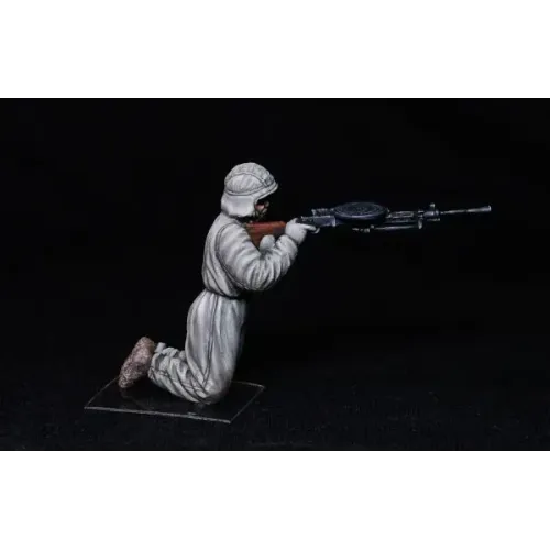 Фигуры и миниатюры Сборная модель 1:35 Фигуры советская штурмовая пехота в зимних камуфляжах Миниарт 35226