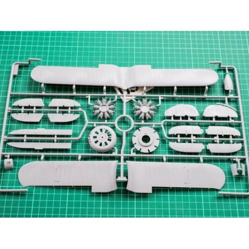Збірна модель літака Збірна модель 1:32 Радянський винищувач Полікарпов I-153 "Чайка",(зимовий варіант) ICM32011 1:32