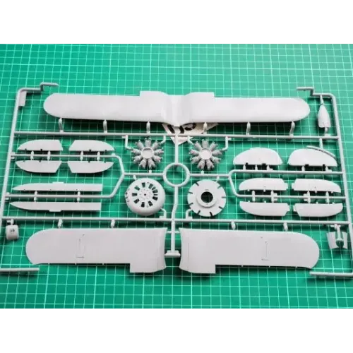 Сборная модель самолета Сборная модель 1:32 Советский истребитель Поликарпов I-153 "Чайка",(зимний вариант) ICM32011 1:32