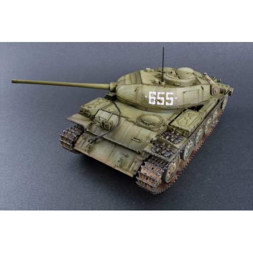 Бронетехника и артиллерия Средний танк Т-44 M 1:35