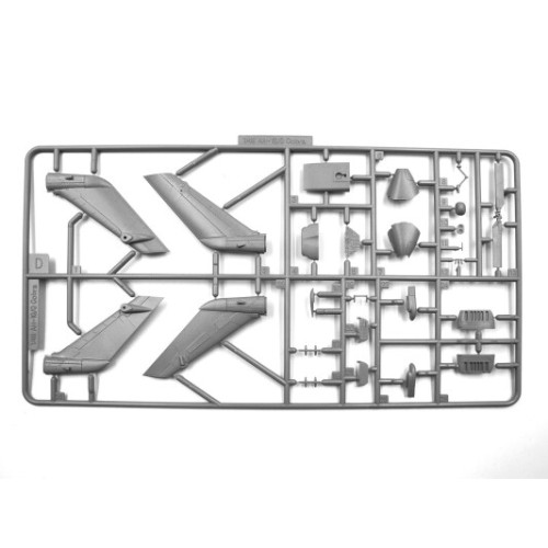 Вертолёты Сборная модель 1:48 Вертолет AH-1G Кобра и аэродромное покрытие США M8A1 ICM 48298