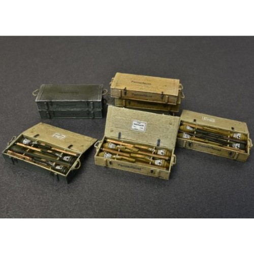 Фігури та мініатюри Збірна модель 1:35 Німецький гранатомет (Панцерфауст 30:60) MiniArt 35253