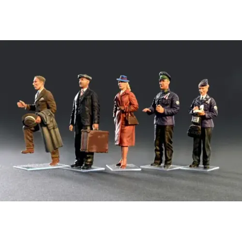 Фігури та мініатюри Збірна модель 1:35 Фігури екіпаж трамвая з пасажирами Мініарт 38007