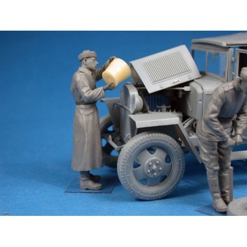 Фигуры и миниатюры Сборная модель 1:35 Фигуры Водители красной армии МиниАрт 35144