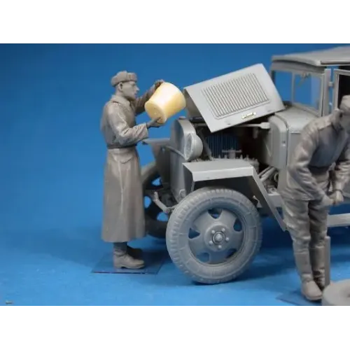 Фігури та мініатюри Збірна модель 1:35 Фігури Водії червоної армії MiniArt 35144
