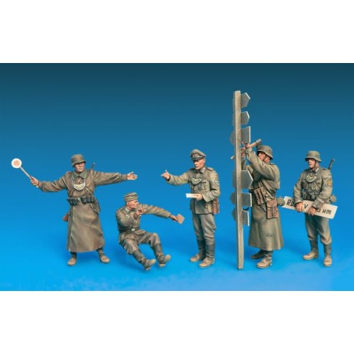 Фигуры и миниатюры Сборная модель 1:35 Фигуры Немецкая полевая жандармерия (Special Edition) МиниАрт 35315