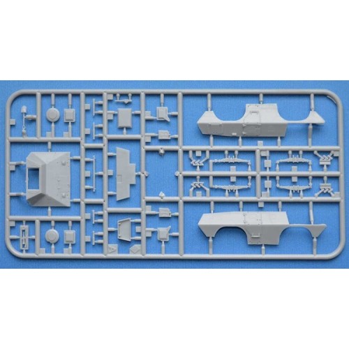 Бронетехника и артиллерия Боевая машина огневой поддержки LAV-150 с 20-мм автоматической и 90мм гладкоствольной пушкой 1:72