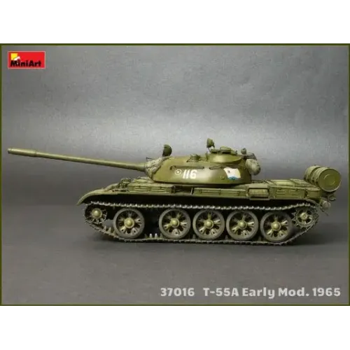 Бронетехніка та артилерія Збірна модель 1:35 Танк Т-55А ранніх випусків 1965 року з інтер'єром MiniArt 37016