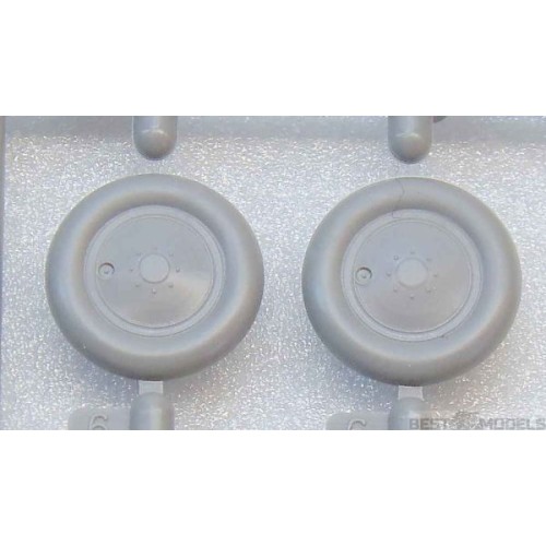 Сборная модель самолета Сборная модель 1:48 Советский истребитель-биплан I-153 (зимняя версия) ICM 48096 1:48