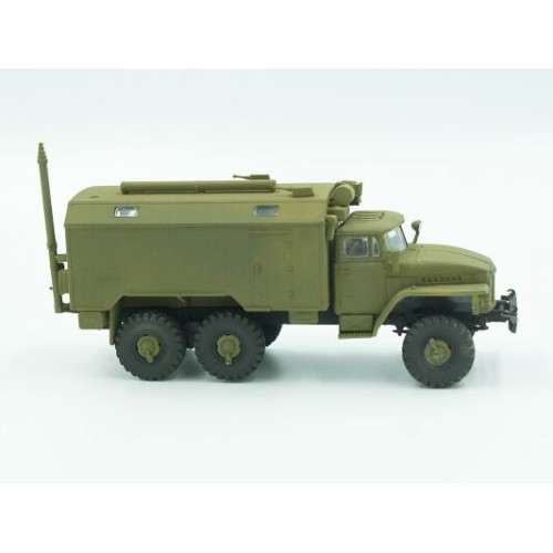 Бронетехника и артиллерия ICM72712 Ural-375D Soviet Army command truck