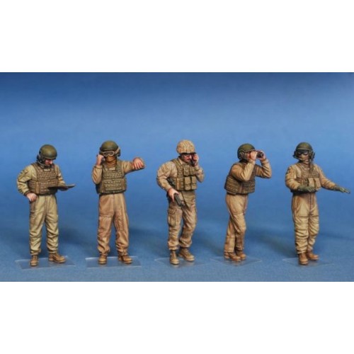 Фигуры и миниатюры Сборная модель 1:35 Фигуры экипаж танка USMC Миниарт 37008