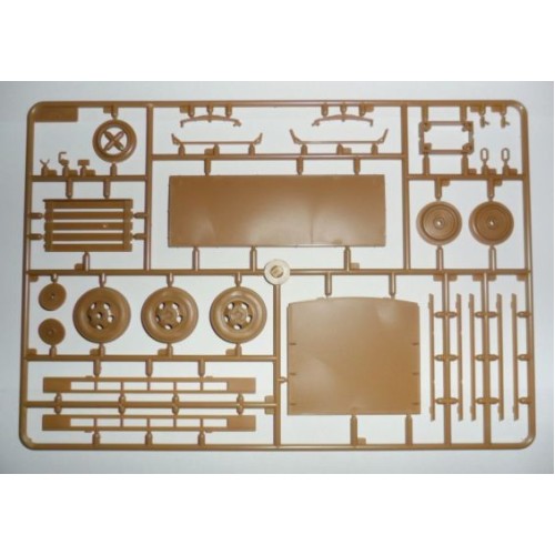 Бронетехніка та артилерія Збірна модель 1:35 Німецький санітарний автомобіль V3000S:SS M Maultier з укриттям ICM 35414