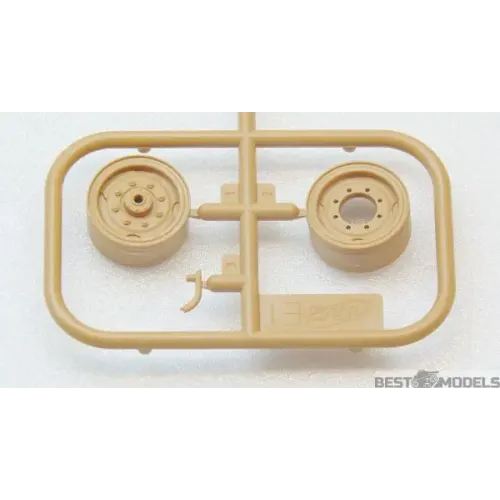 Авто-мото Сборная модель 1:35 Советский автомобиль технической помощи ЗИЛ-131 ICM 35518