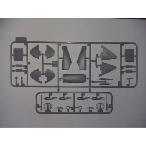 Сборная модель самолета Сборная модель 1:48 Британский истребитель Спитфайр Mk.IXC «Снабжение пива» ICM 48060 1:48