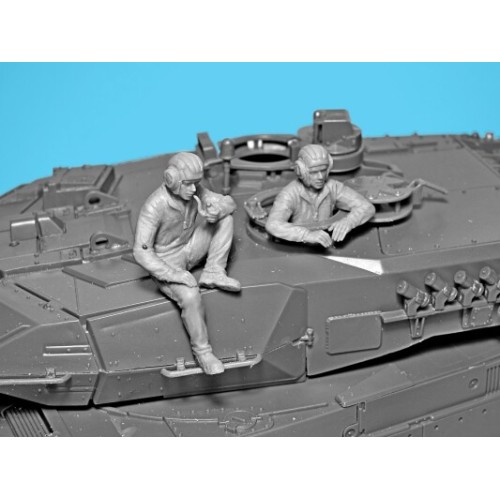 Фігури та мініатюри Збірна модель 1:35 Екіпаж Леопард Збройні сили України ICM 35757