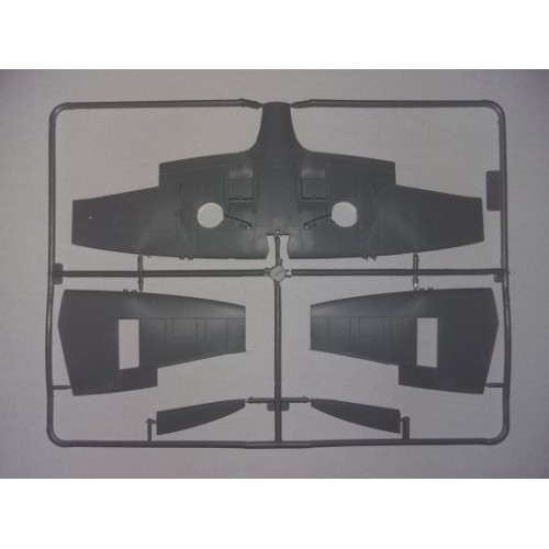 Сборная модель самолета Сборная модель 1:48 Британский истребитель Спитфайр Mk.IXC «Снабжение пива» ICM 48060 1:48