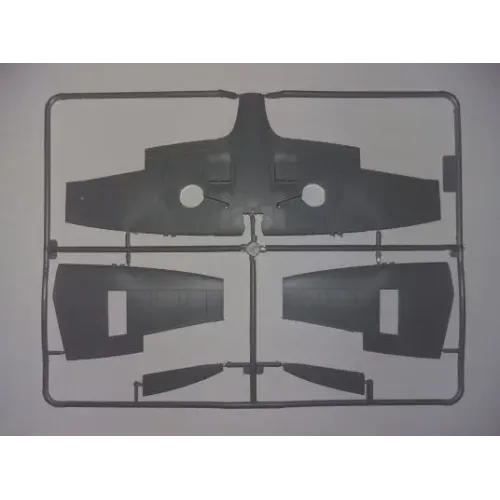 Сборная модель самолета Сборная модель 1:48 Британский истребитель Спитфайр Mk.IXC «Снабжение пива» ICM 48060 1:48