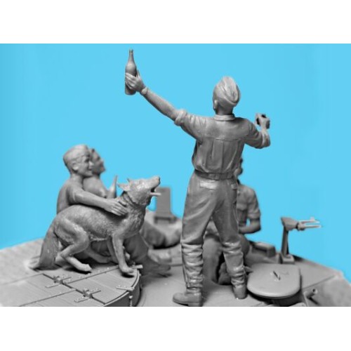 Бронетехника и артиллерия «Prost!», Между боями на Бергепантере