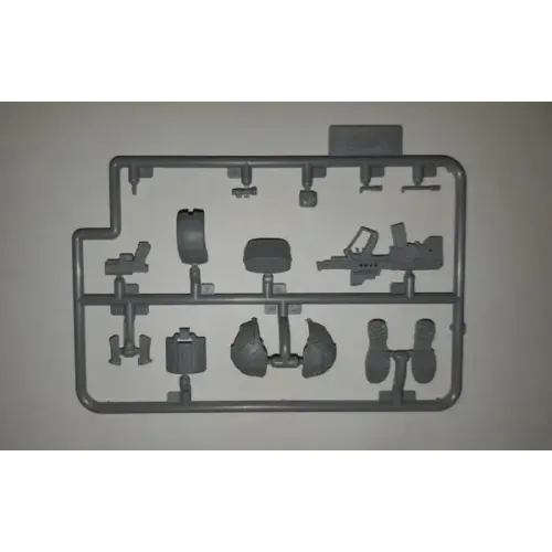 Фигуры и миниатюры Сборная модель 1:16 Фигура Офицер подразделения К-9 IDF с собакой ICM 16102